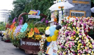 Ribuan Warga Menyaksikan Kemeriahan Flower Parade JIFF 2026, Dorong Kebangkitan Pasar Bunga Rawa Belong
