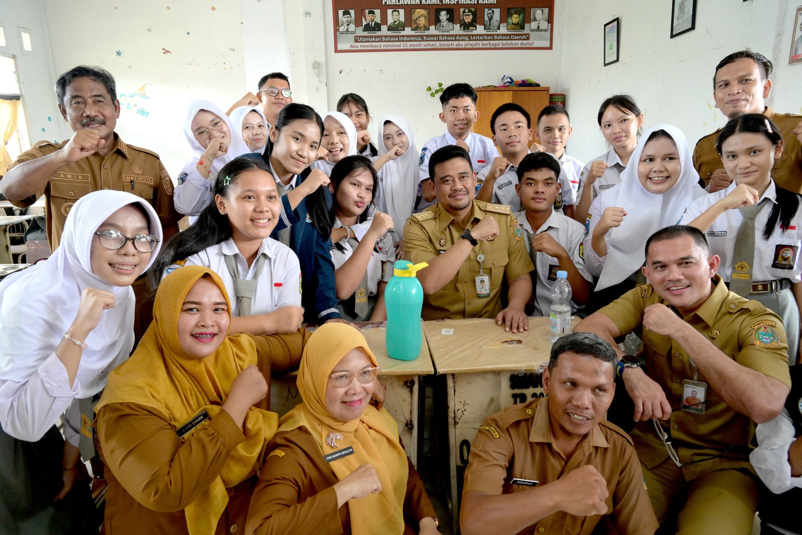 Foto Gubernur Sumut Kunjungi SMA Negeri 1 Kota Binjai - 10.jpg