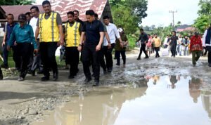 Gubernur tinjau jalan rusak parah di Nias Barat.jpg