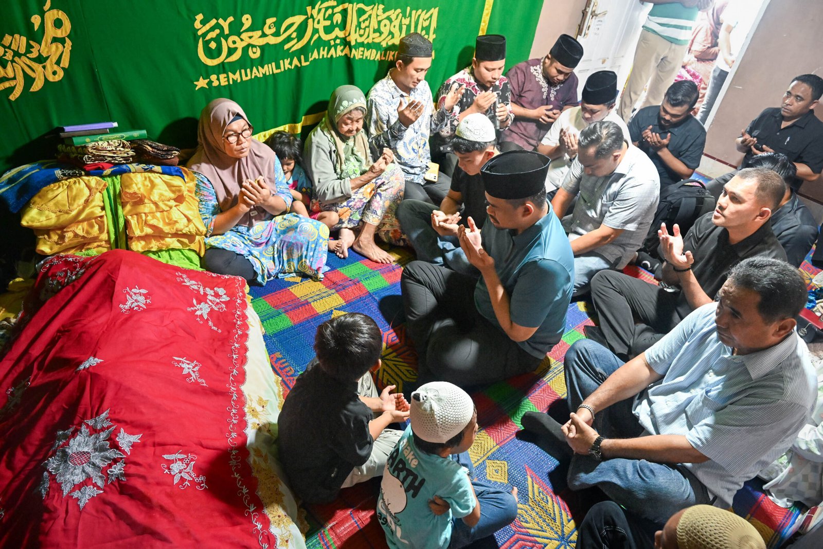 Gubsu melayat warga 3.jpg