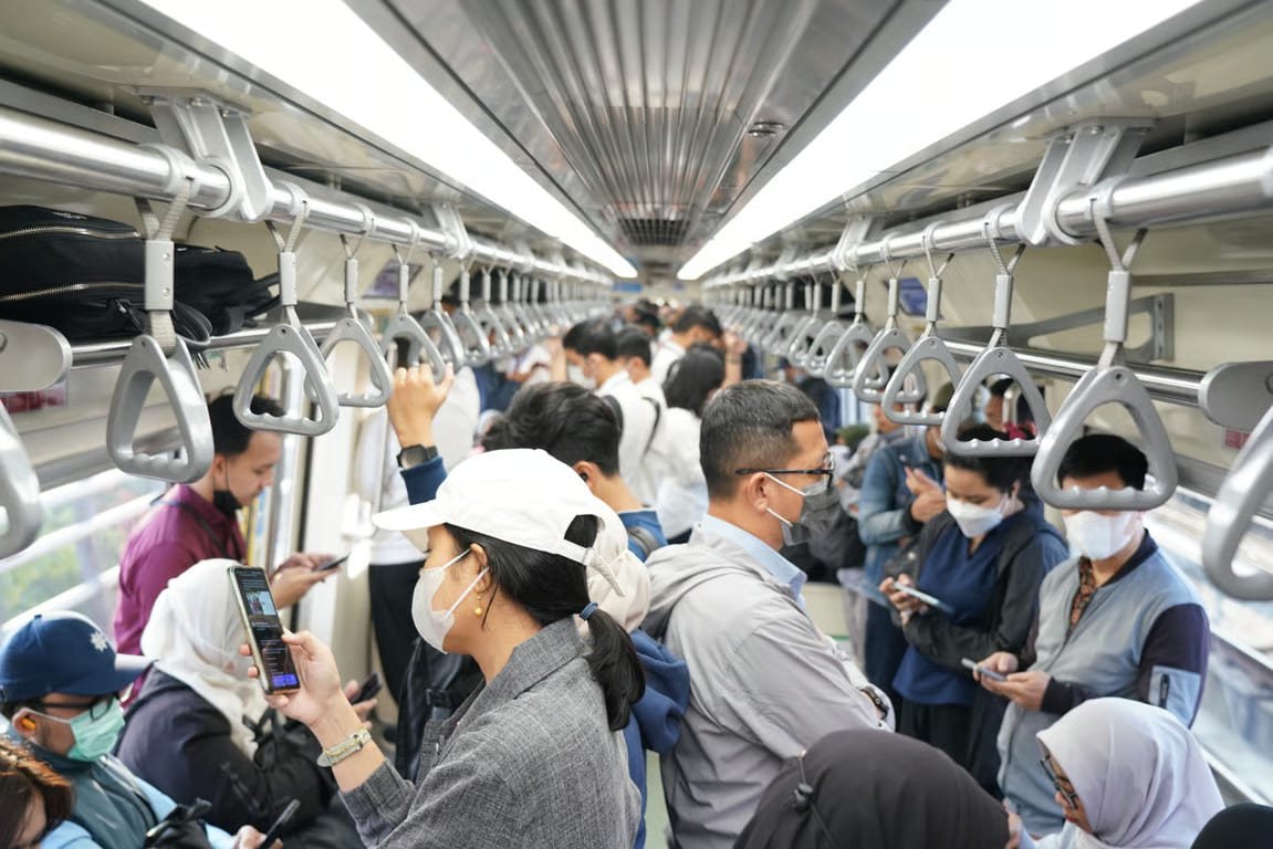 KAI Sesuaikan Jadwal LRT Jabodebek di Pagi Hari, Distribusi Pengguna di Jam Sibuk Lebih Merata.jpg