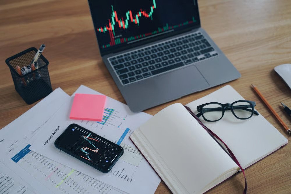 Menyusun Trading Plan Hari Minggu Kunci Menghadapi Pembukaan Pasar Senin Pagi dengan Tenang