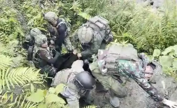 Demi Pulangkan Korban, Prajurit TNI Terobos Medan Ekstrem dan Hadapi Hujan Peluru OPM di Yahukimo.jpg