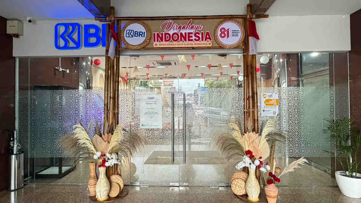 Sambut HUT ke-81 RI, BRI BO Kramat Jati Semarakkan Kantor dengan Dekorasi Merah Putih