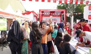 Warga Pasar Malaka Rorotan Antusias Meriahkan Semarak Merah Putih BRI Region 6