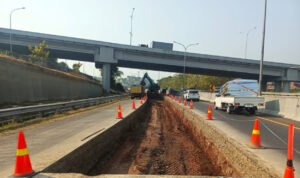 DUKUNG KELANCARAN DAN KENYAMANAN PENGGUNA JALAN, PT JASAMARGA TOLLROAD MAINTENANCE LAKUKAN REKONSTRUKSI PERKERASAN DI RUAS TOL SEMARANG