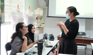 Perkuat Ekonomi Kreatif Bidang Fashion, PT Pelindo Sinergi Lokaseva Bekali UMK Binaan melalui FASH-UP LOCAL